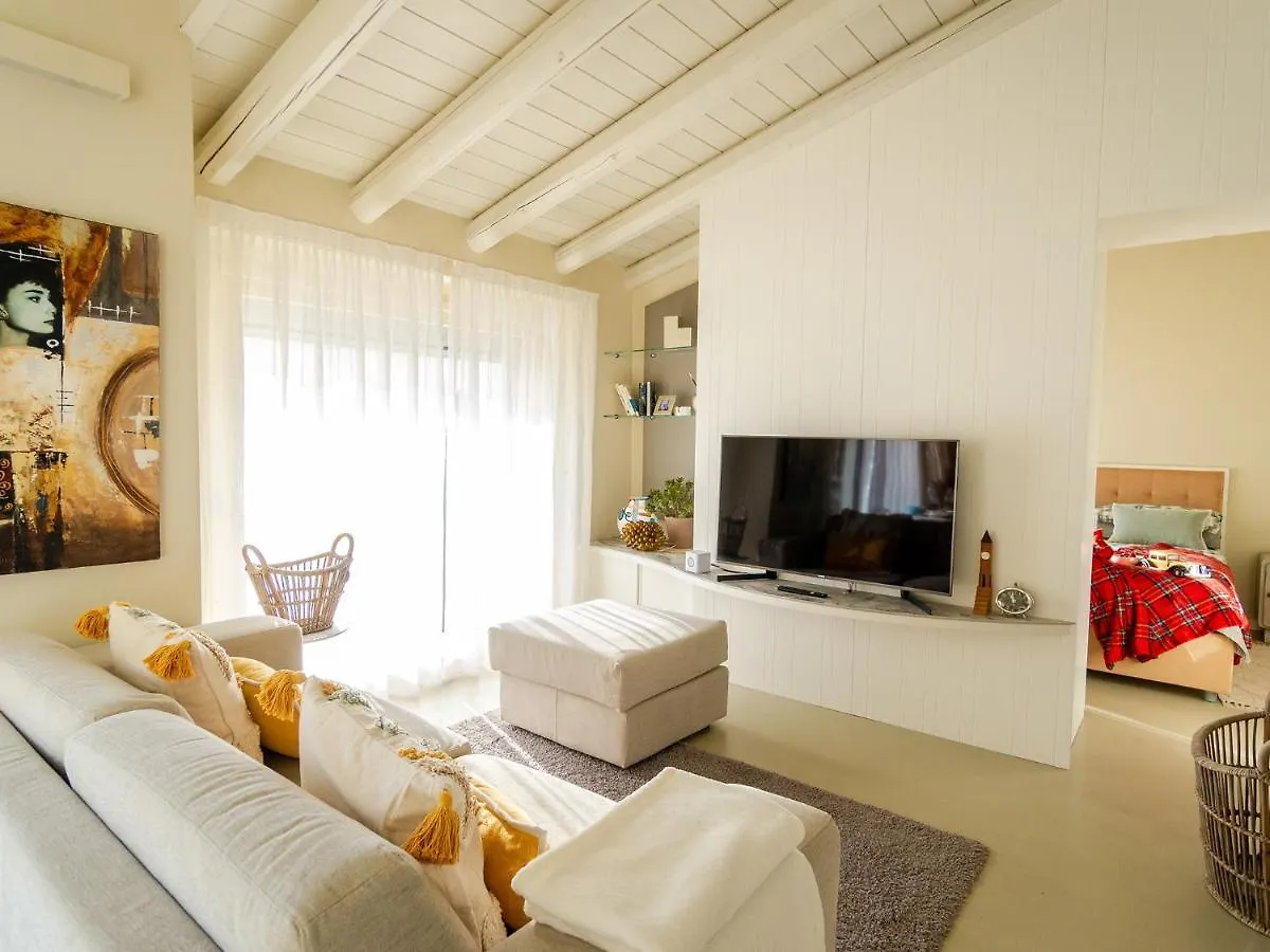 Colosseo With Wonderful Lake View And Swimming Pool Parzanica Apartamento